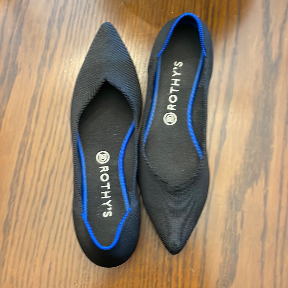 Rothys Point Toe Flat! Machine Washable - image 1